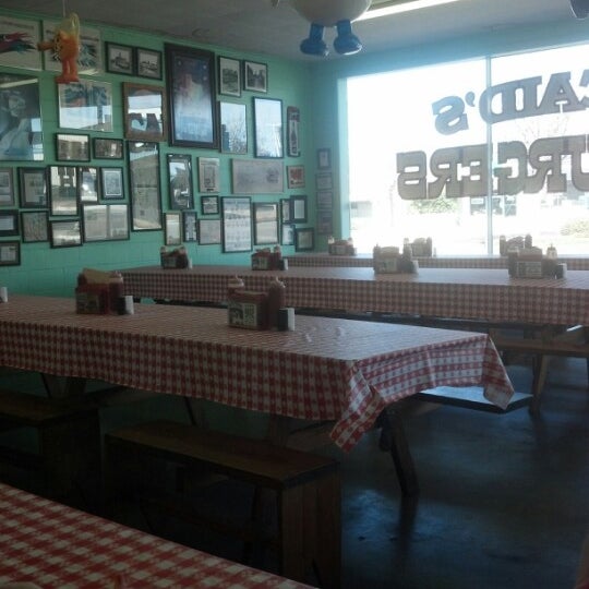 2/3/2013 tarihinde Neil V.ziyaretçi tarafından Kincaid&#39;s Hamburgers'de çekilen fotoğraf