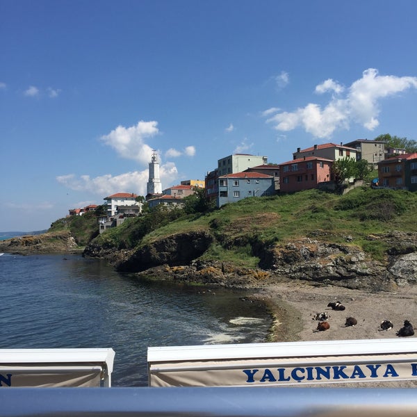 รูปภาพถ่ายที่ Yalçınkaya Cafe &amp; Restaurant โดย Yaren เมื่อ 4/27/2016