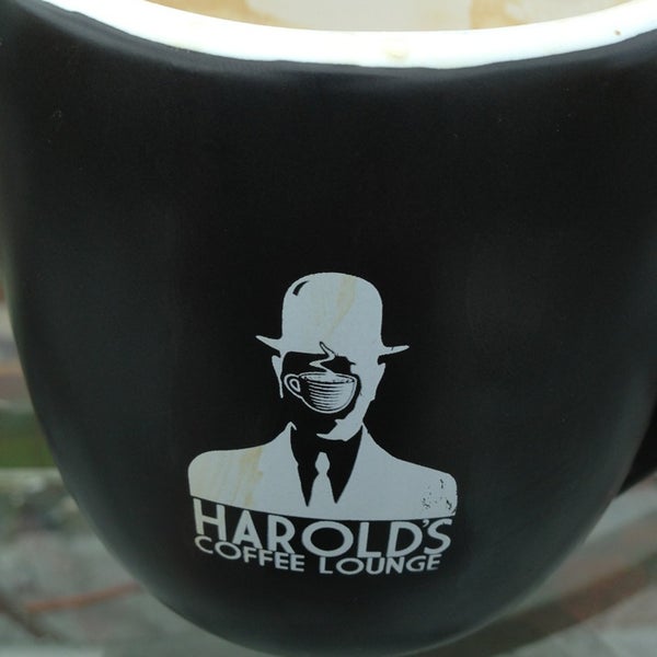 4/22/2013 tarihinde Chris P.ziyaretçi tarafından Harold&#39;s Coffee Lounge'de çekilen fotoğraf