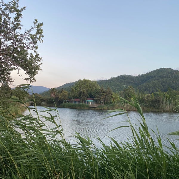 Das Foto wurde bei Saklı Göl Restaurant &amp; Nature Club von Harun Avcı🇹🇷 am 6/11/2020 aufgenommen
