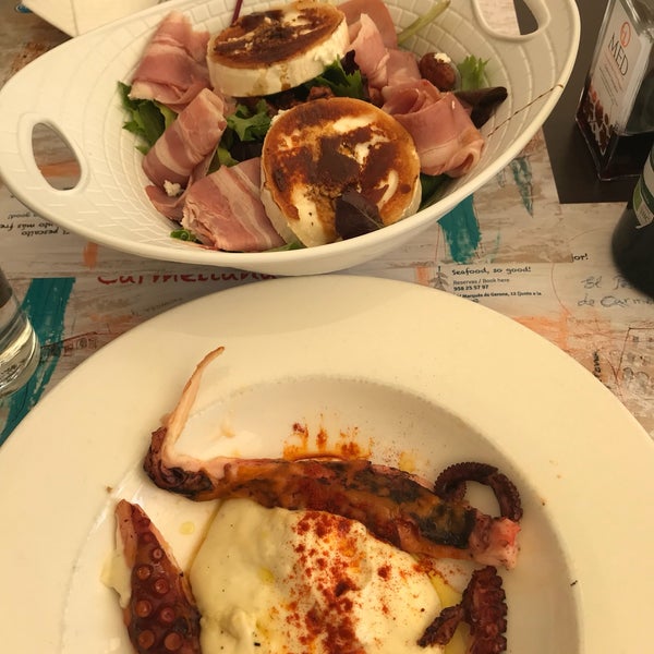 5/31/2018 tarihinde Katsiarynaziyaretçi tarafından Restaurante Carmela'de çekilen fotoğraf