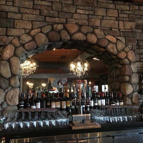 2/13/2016 tarihinde Chad T.ziyaretçi tarafından The Wine Bistro &amp; Whiskey Bar'de çekilen fotoğraf