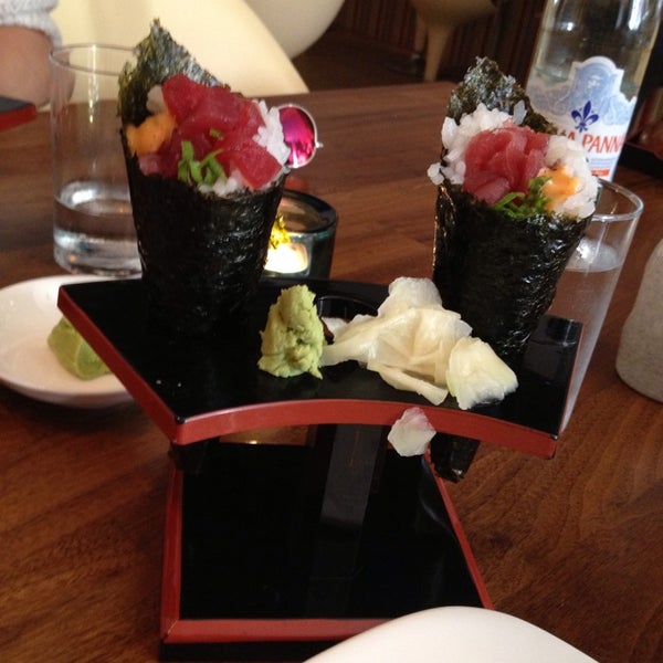 Foto diambil di Tomo Sushi oleh Alex S. pada 6/30/2013