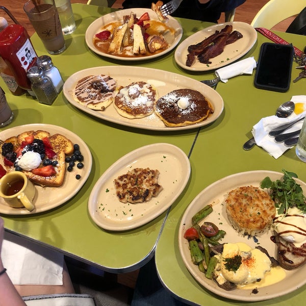 Photo taken at Snooze, an A.M. Eatery by Max M. on 8/3/2019