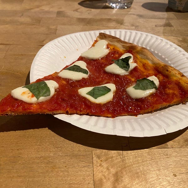 2/8/2020에 Max M.님이 Joe&#39;s Pizza - Hollywood Blvd에서 찍은 사진
