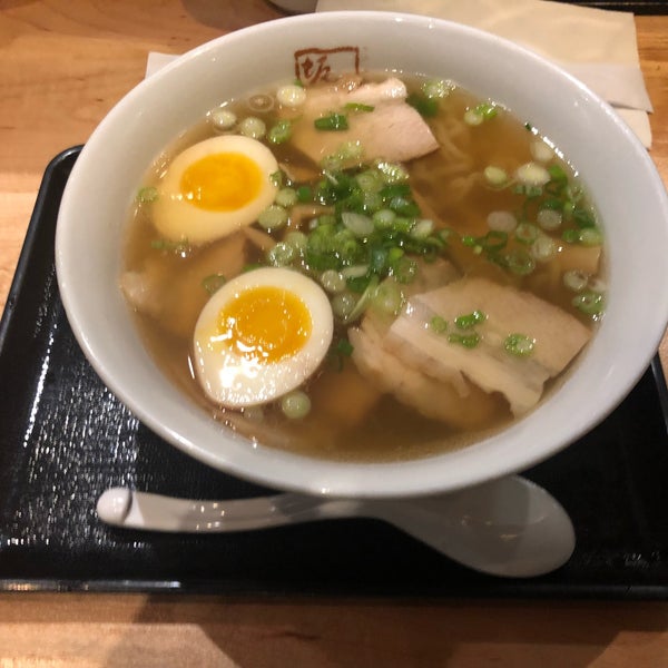 Foto diambil di Kitakata Ramen Ban Nai oleh Max M. pada 10/11/2018