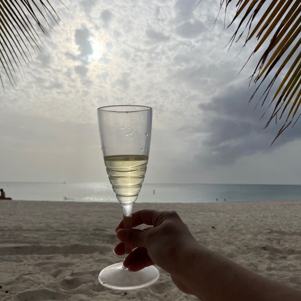 Снимок сделан в The Westin Grand Cayman Seven Mile Beach Resort &amp; Spa пользователем Linda P. 8/29/2021