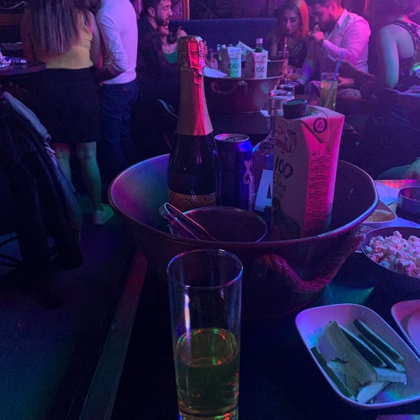 รูปภาพถ่ายที่ Club Vegas โดย Emre D. เมื่อ 12/21/2019