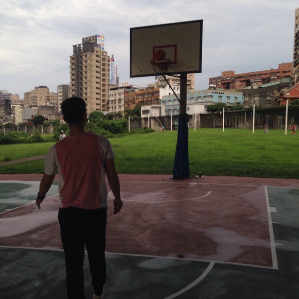 麥帥橋下籃球場 內湖區 臺北市