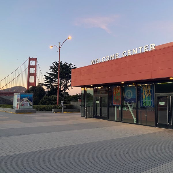 Foto tirada no(a) Golden Gate Bridge Welcome Center por Liliii em 11/4/2022