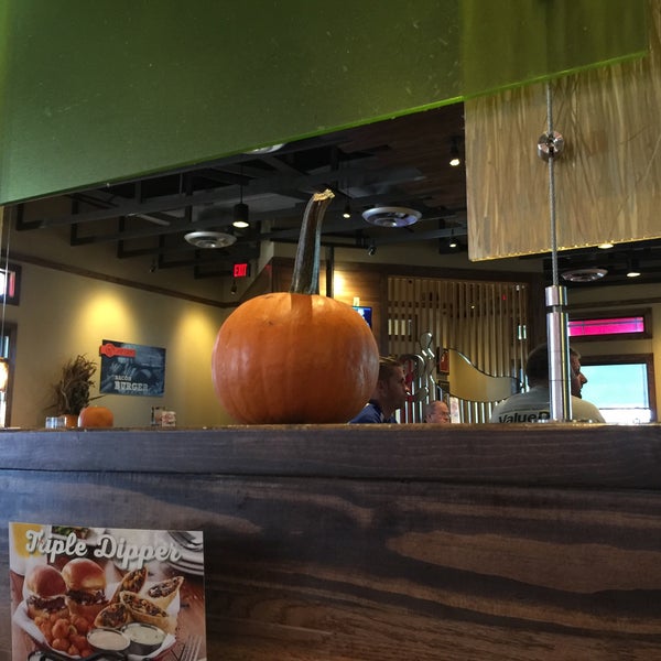 Photo taken at Chili&#39;s Grill &amp; Bar by Gail W. on 10/30/2015