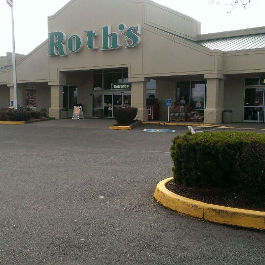 Roths Fresh Market Stayton Grocery Store in Stayton
