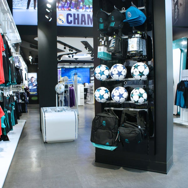 Real Madrid Official Store. Россия мол Реал стор. Магазин av