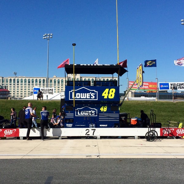 Снимок сделан в Dover International Speedway пользователем ℳăttℎℇⓌ ♔. 10/1/2017