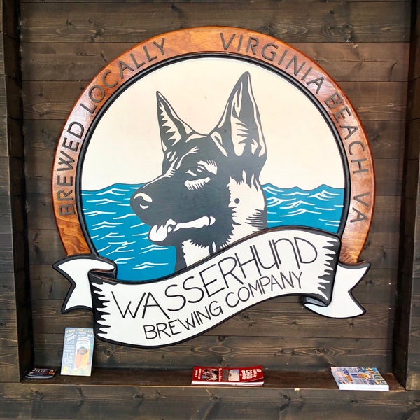 รูปภาพถ่ายที่ Wasserhund Brewing Company โดย ℳăttℎℇⓌ ♔. เมื่อ 8/2/2019