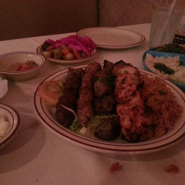 รูปภาพถ่ายที่ Al Natour Middle Eastern Restaurant โดย Najla A. เมื่อ 11/24/2013