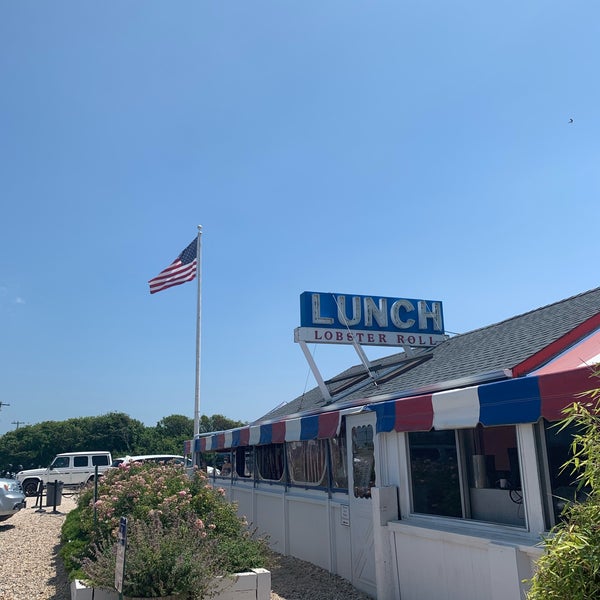 Снимок сделан в The Lobster Roll Restaurant пользователем Ann T. 9/5/2020