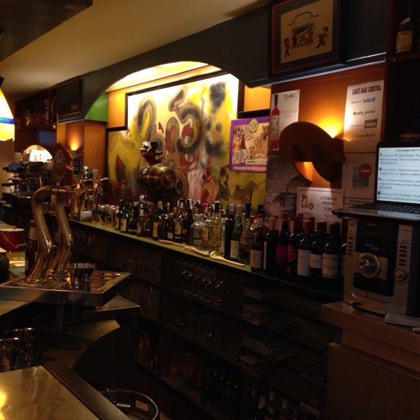 10/28/2013에 Oscar R.님이 Café Bar Cristal에서 찍은 사진