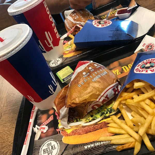 รูปภาพถ่ายที่ Saloon Burger โดย Hurşide เมื่อ 7/12/2018