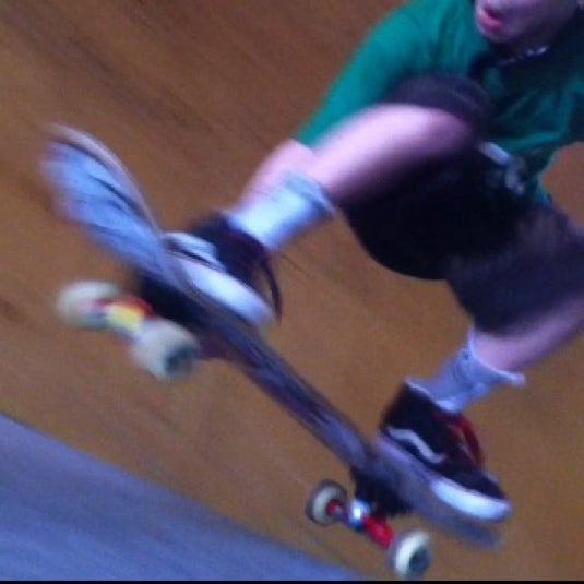 Foto diambil di Homage Skateboard Academy oleh Noah G. pada 7/12/2013