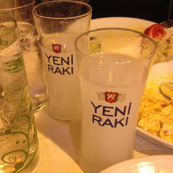 รูปภาพถ่ายที่ Şehbender 14 Restaurant โดย ZeGlence เมื่อ 9/18/2013