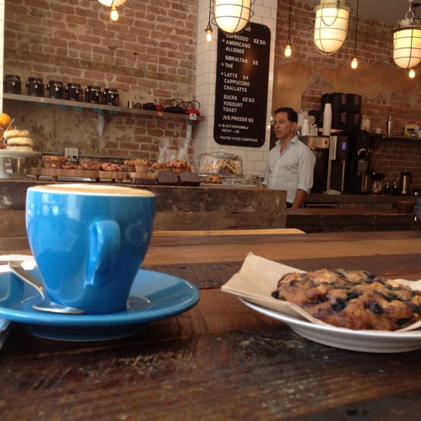 8/23/2013 tarihinde Peterziyaretçi tarafından Kitsuné Espresso Bar Artisanal'de çekilen fotoğraf