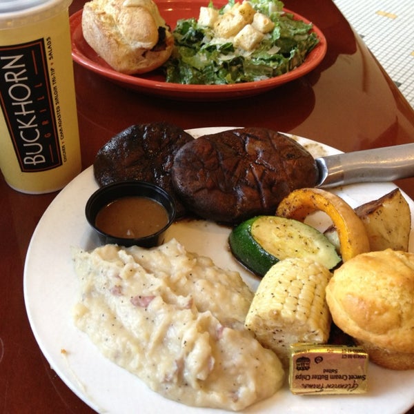 รูปภาพถ่ายที่ Buckhorn Steakhouse โดย Kristina T. เมื่อ 8/25/2013