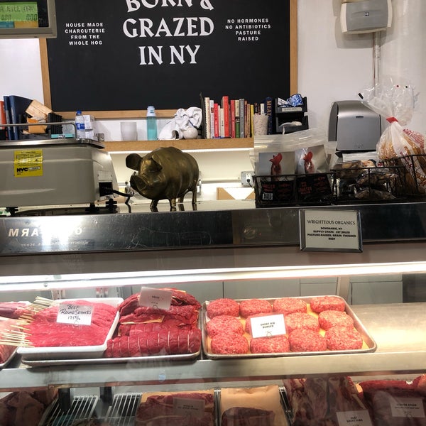 Foto tomada en Dickson&#39;s Farmstand Meats  por R D. el 5/24/2019