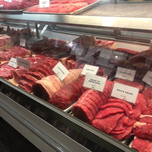 Foto tomada en Dickson&#39;s Farmstand Meats  por R D. el 5/24/2019
