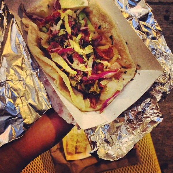 6/23/2013 tarihinde Alex A.ziyaretçi tarafından OMG Taco'de çekilen fotoğraf