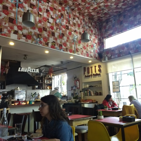 รูปภาพถ่ายที่ POTTS - Restaurante y Tienda de Café โดย Lucas L. เมื่อ 10/28/2018