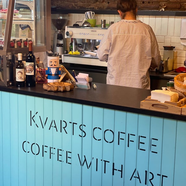 Das Foto wurde bei Kvarts Coffee von AS am 8/18/2022 aufgenommen