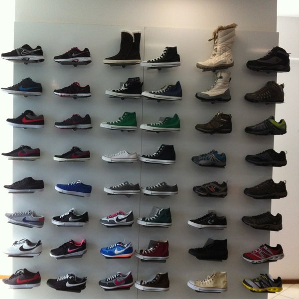 Desport казань каталог. Nike Store Venezia. Магазин Пума Пятигорск. Магазин найк в Севастополе. Магазин найк в Мурманске.