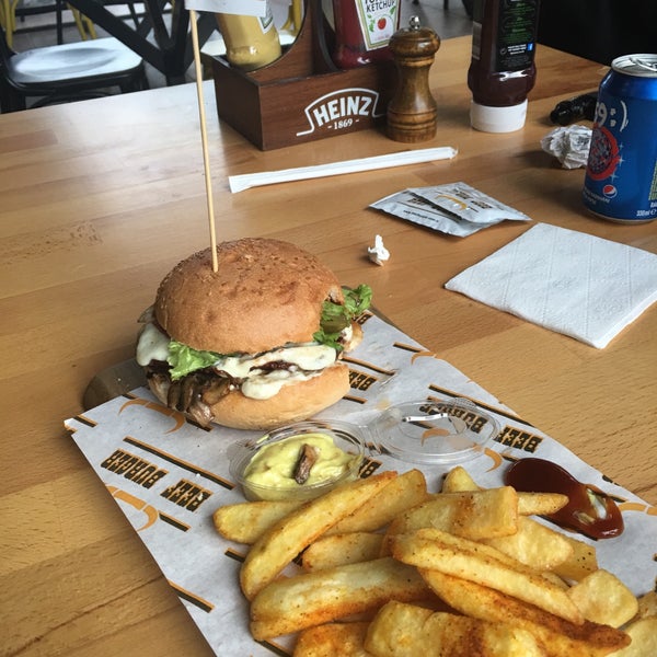 11/14/2017 tarihinde İnci D.ziyaretçi tarafından Beef Burger'de çekilen fotoğraf