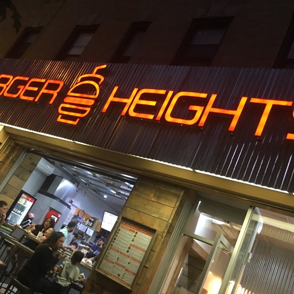 9/23/2016에 Nicole R.님이 Burger Heights에서 찍은 사진