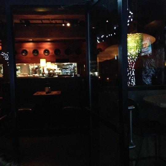 Photo taken at Hub Restaurant &amp; Lounge by yam on 10/10/2012