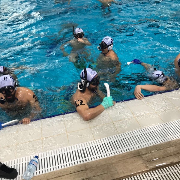 Foto tirada no(a) Burhan Felek | Yüzme Havuzu por Serkan E. em 4/14/2018