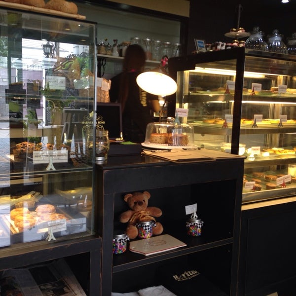 Foto scattata a Heritage Bakery Cafe &amp; Bistro da chonapat m. il 8/30/2014