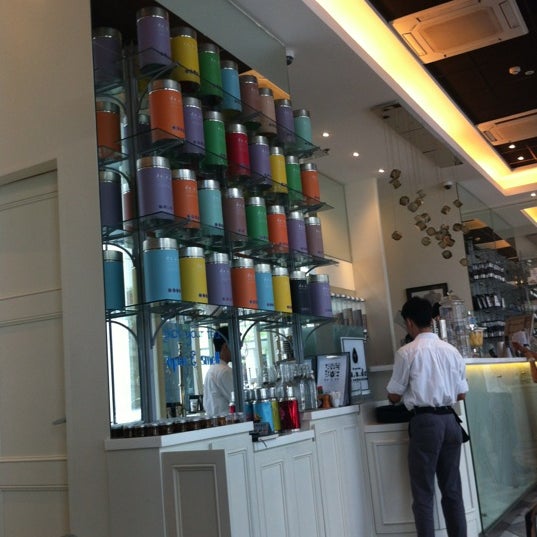 Foto scattata a Da.u.de Tea Lounge da Chie G. il 9/28/2012