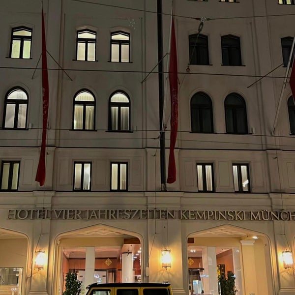 Foto scattata a Hotel Vier Jahreszeiten Kempinski da A N K il 7/18/2022