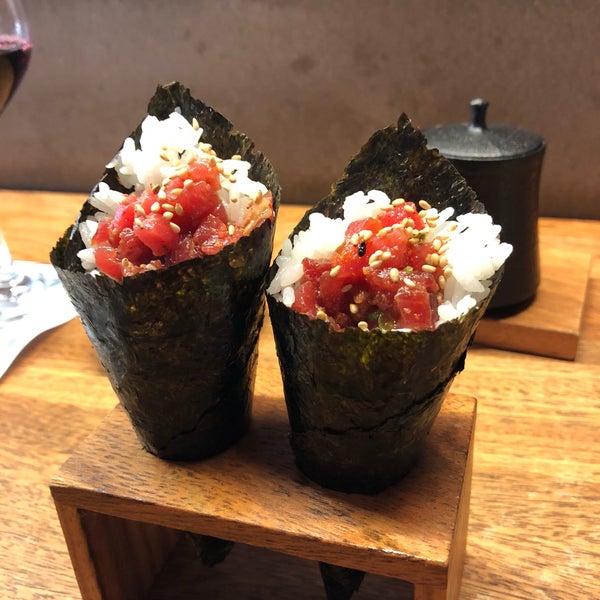 รูปภาพถ่ายที่ Nozomi Sushi Bar โดย Antonio P. เมื่อ 2/22/2018