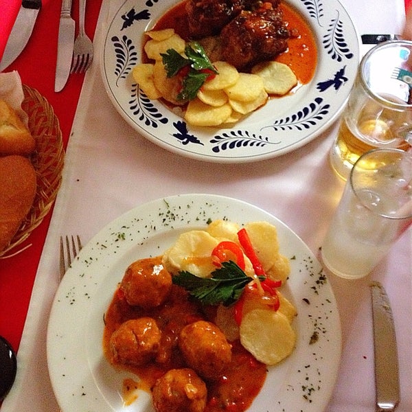 Photo taken at Restaurante La Finca Española by Liz F. on 6/7/2014