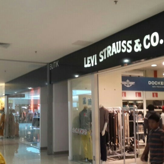 \u0026 Dockers Factory Outlet - Wangsa Walk Mall