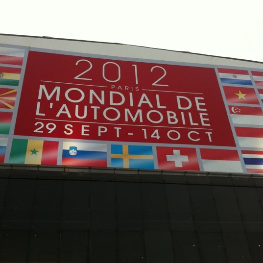 Foto tirada no(a) Mondial de l&#39;Automobile de Paris por James M. em 10/10/2012