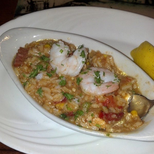 รูปภาพถ่ายที่ Gulf Shore Restaurant &amp; Grill โดย Ryan B. เมื่อ 6/2/2013
