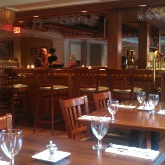 Foto diambil di Champney&#39;s Restaurant &amp; Tavern oleh Grethe T. pada 8/3/2013