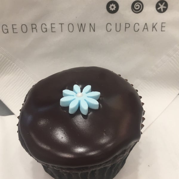 3/28/2019 tarihinde Scott B.ziyaretçi tarafından Georgetown Cupcake'de çekilen fotoğraf