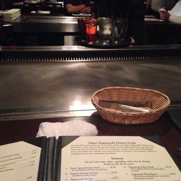 Foto tirada no(a) Tokyo Steakhouse por Ellen K. em 11/29/2013