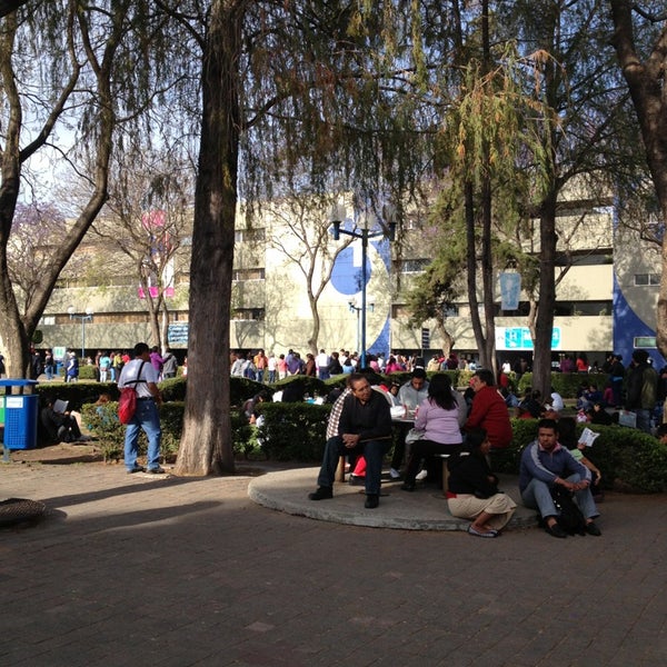 3/10/2013 tarihinde Tania A.ziyaretçi tarafından Universidad Autónoma Metropolitana-Xochimilco'de çekilen fotoğraf