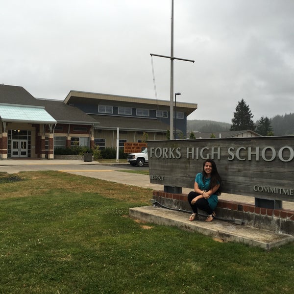 Foto diambil di Forks High School oleh Marisol M. pada 8/2/2016.